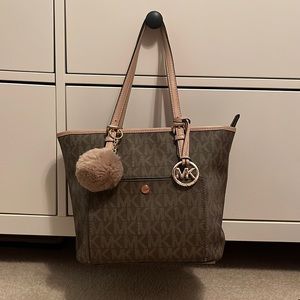 Michael Kors Jet Set Medium Snap-Pocket Tote bag/purse